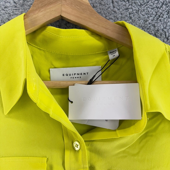Equipment Women’s Slim Signature Silk Button Up blouse size M NWT - Picture 10 of 10
